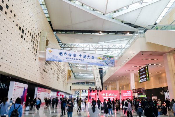 倍顺网 上海袜交会诸暨企业占据半壁江山 这双袜靠啥“出圈”？