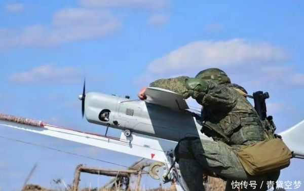 广瑞网  ​阵地只剩下30平方公里，乌军下血本死守，派300无人机班组支援